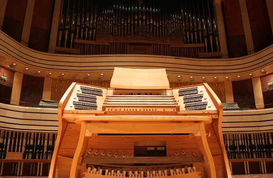 Stage console of the Pécsi-Mühleisen organ