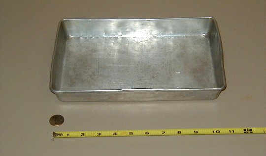 a 11x8 inch aluminum cake pan