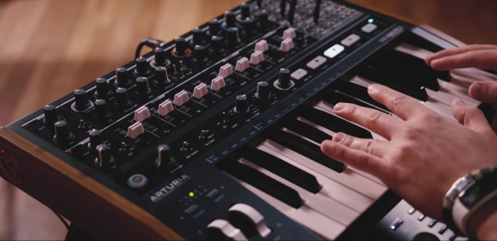 Arturia MiniBrute 2