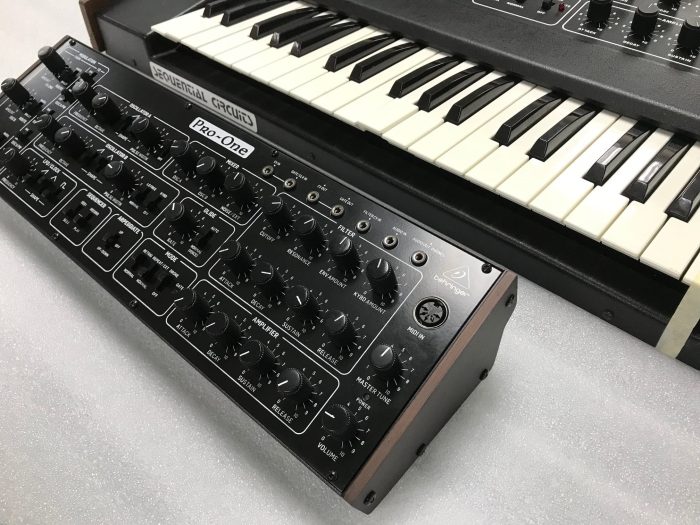 Behringer Pro One angle