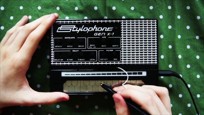 Dubreq Stylophone GenX 1 feat