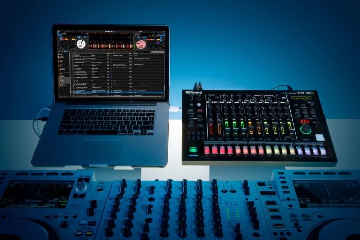 Roland TR 8S Serato TR SYNC