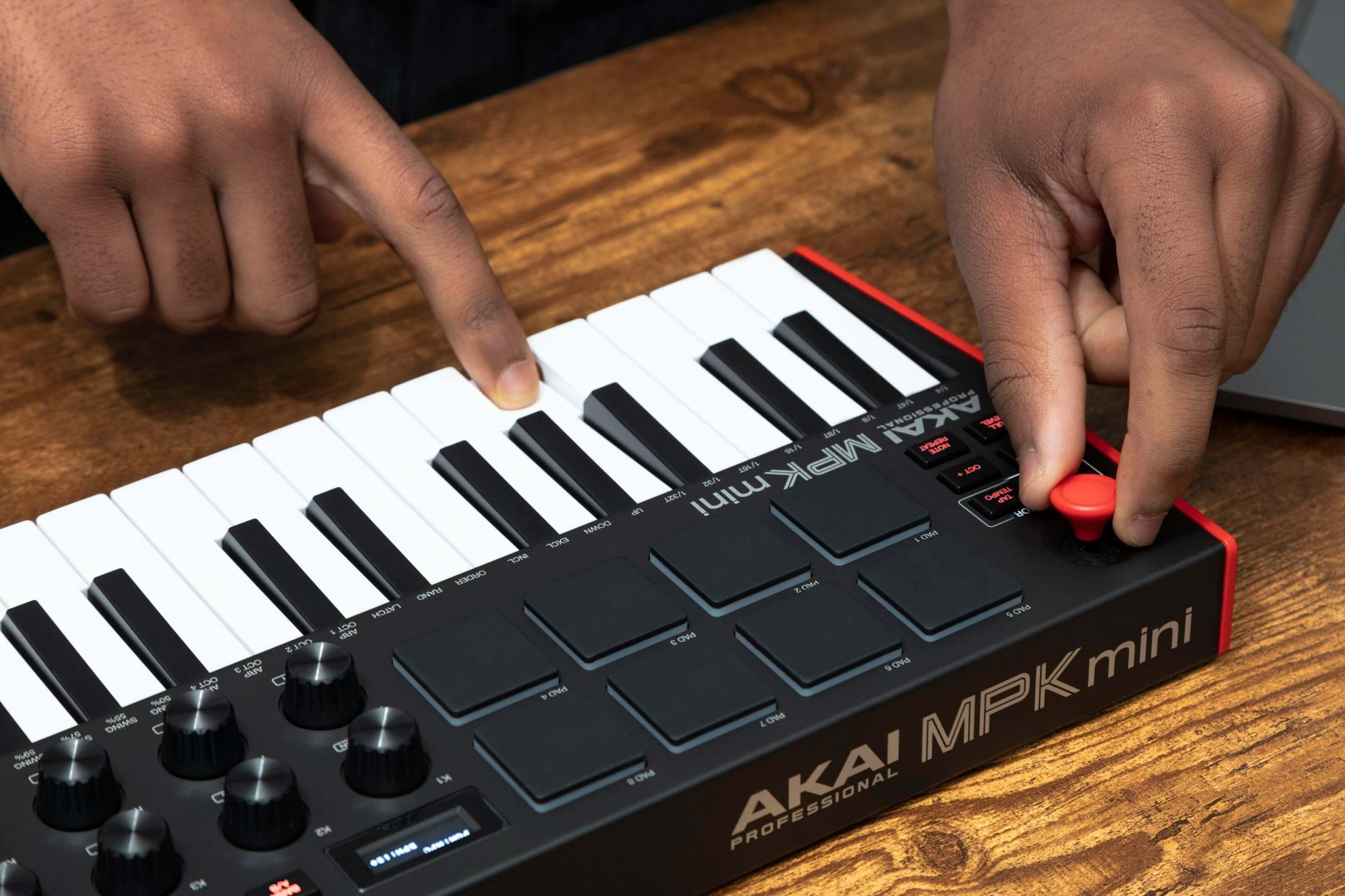Akai AKAI Professional MPK Mini MK3 Black  Tastiera MIDI Controller USB unvollständig 
