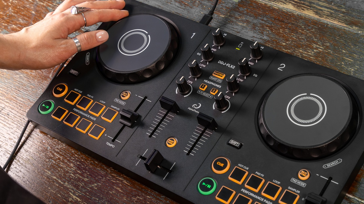 AlphaTheta Corporation launches DDJ-FLX2 DJ controller