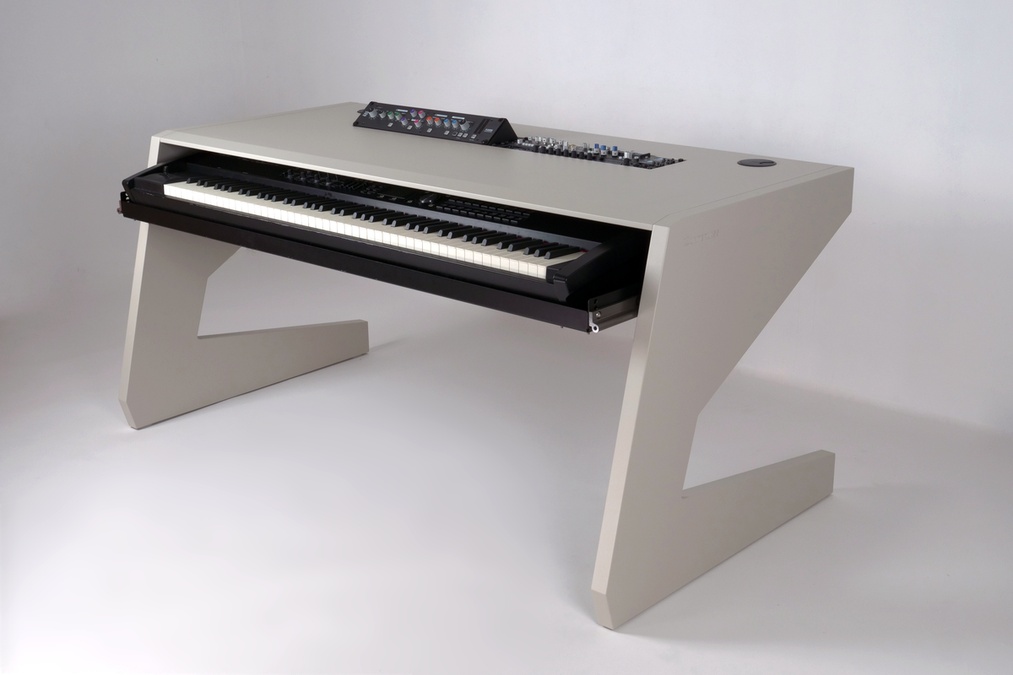 UNTERLASS Studiomöbel ships KEY88 TOPRACK premium studio desk